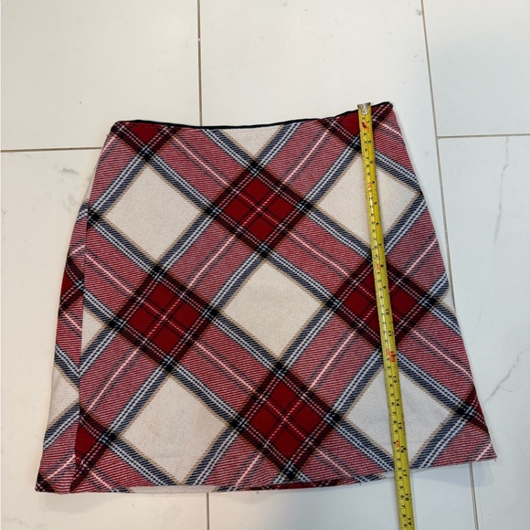 Abercrombie & Fitch Red and Cream Plaid Mini Skirt - Sz M - Picture 6 of 8